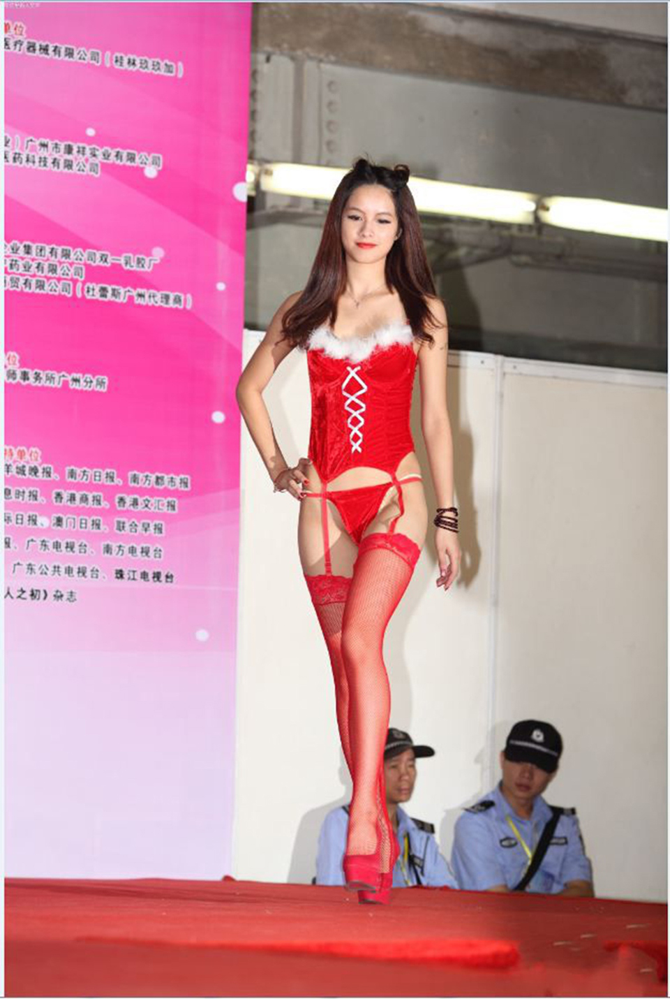 ランジェリーショー　モデル　エロ 台湾発下着ショーの露出がすごすぎて、思わずチ☆コボッキンです ...